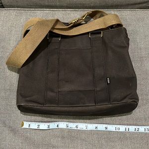 Feed canvas shoulder bag.